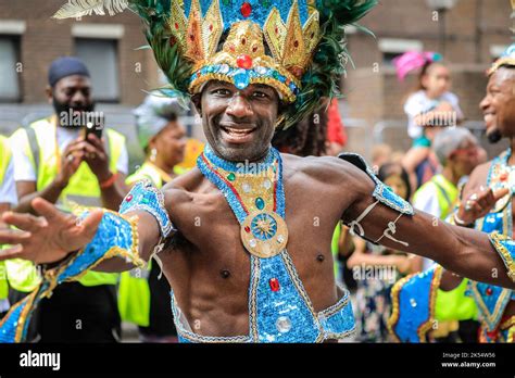 Kaduja's Carnival Extravaganza: A Samba Symphony of Smiles and Surprises!