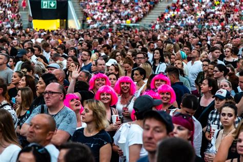  Cudowny Koncert Cemala: Muzyka, Tańce i Niezwykła Atmosfera w Warszawie!