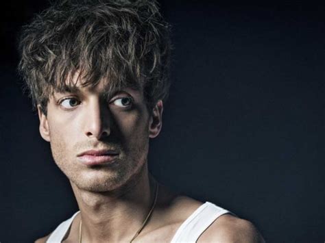  Paolo Nutini Chaos & Beauty Tour:  Wiosenne Zwiedzanie Włoch z Dozą Szaleństwa i Urokliwej Melodii